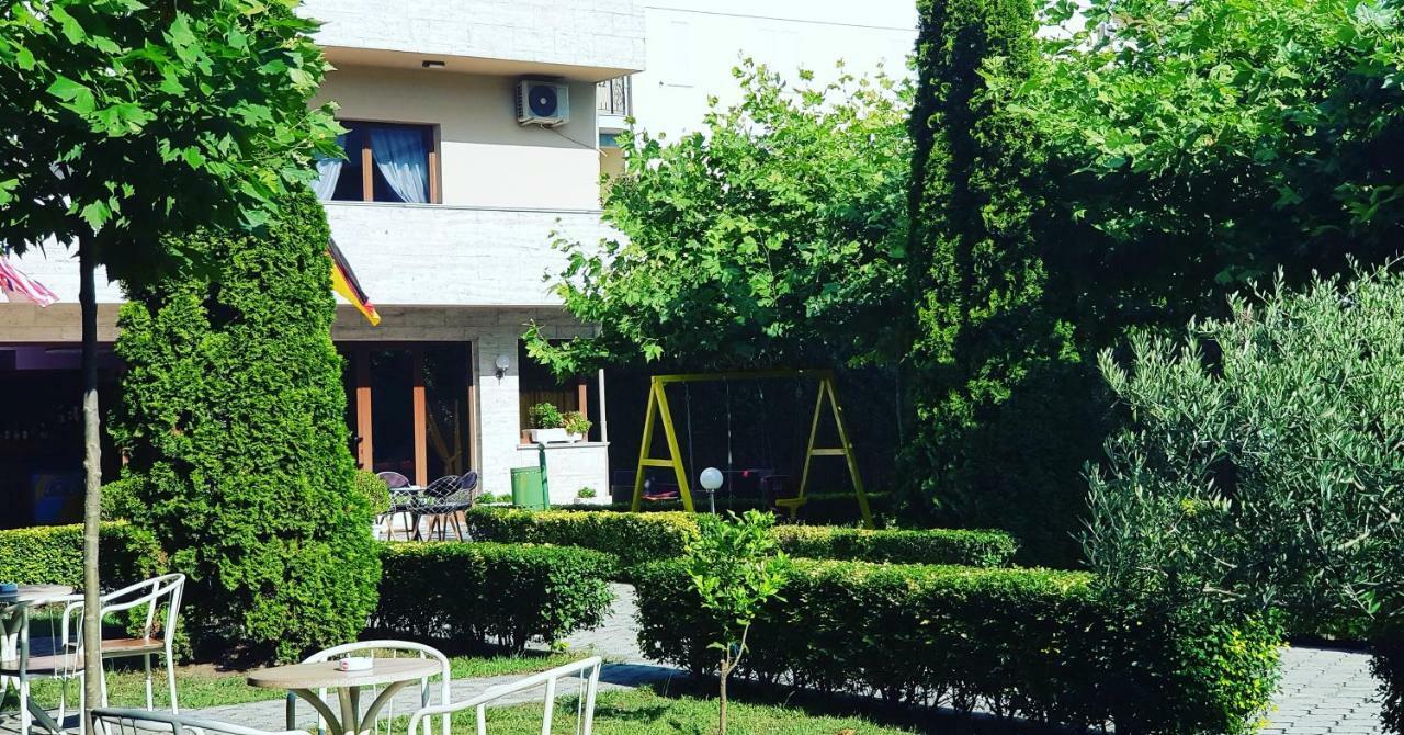 Hotel Ambasador Garden Lezhë Exteriör bild